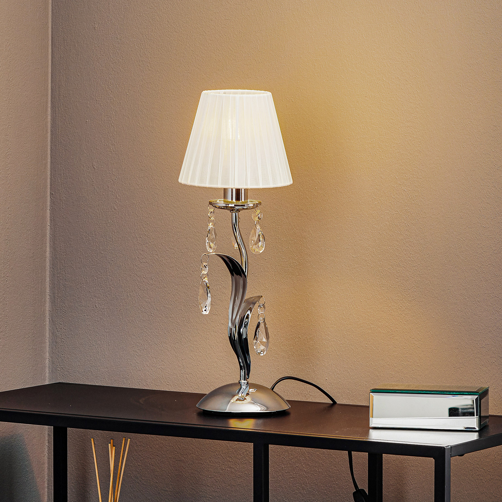 Jacqueline table lamp, 1-bulb, white